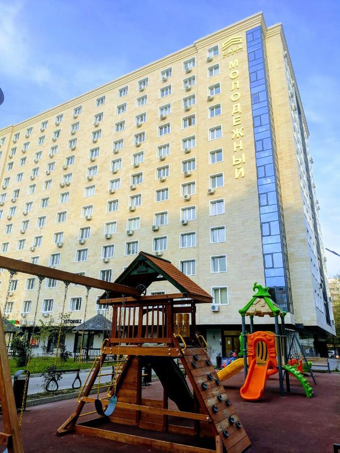 Интересная Двушка В Молодежке Almaty Eksteriør billede